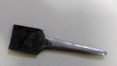 cha micha sobre mesa